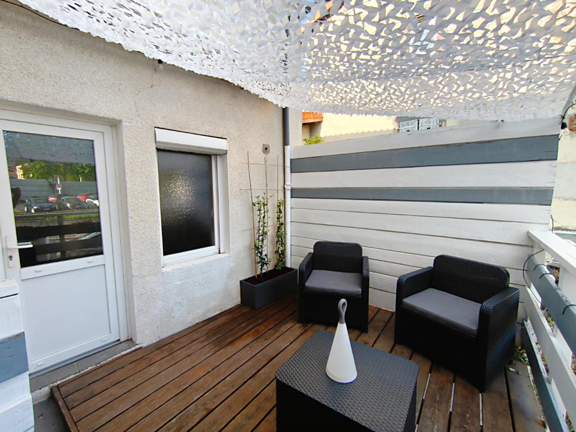 Duplex Avec Terrasse Apartman Lempdes Kültér fotó